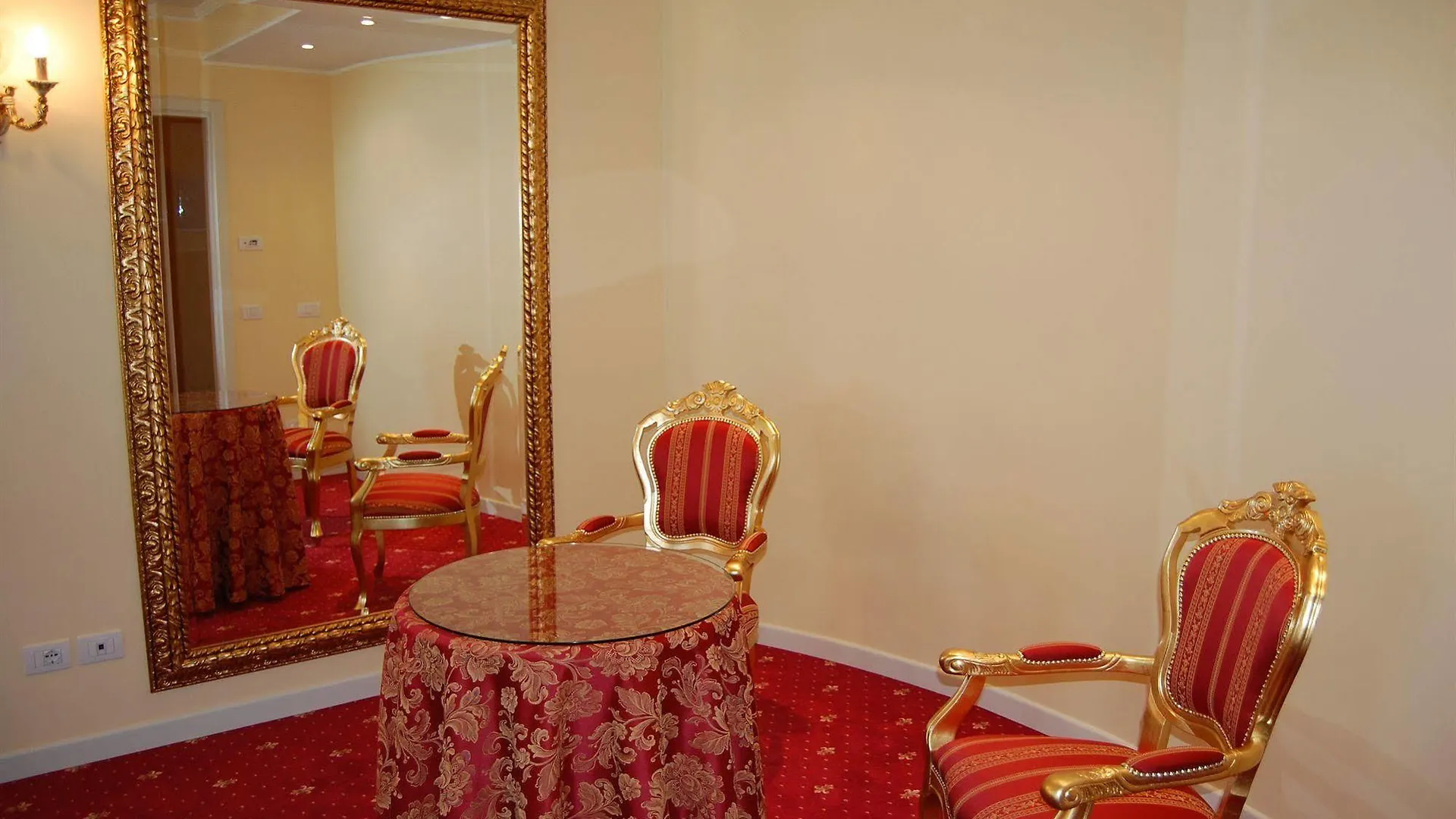 Hotel Motel Gold Calcinate